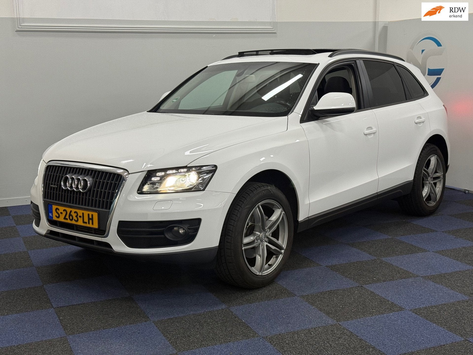 Audi Q5 2.0 TFSI quattro Pro Line / SCHUIFKANTELDAK / NETTE, Auto's, Euro 5, Gebruikt, 4 cilinders, Wit