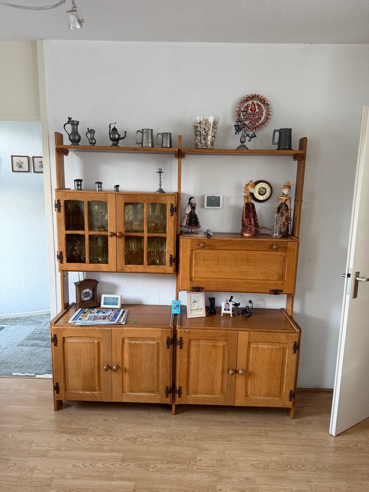 Eikenhouten wandmeubel met vitrinekast en secretaire, Huis en Inrichting, Ophalen, Gebruikt, Eikenhout, 150 tot 200 cm