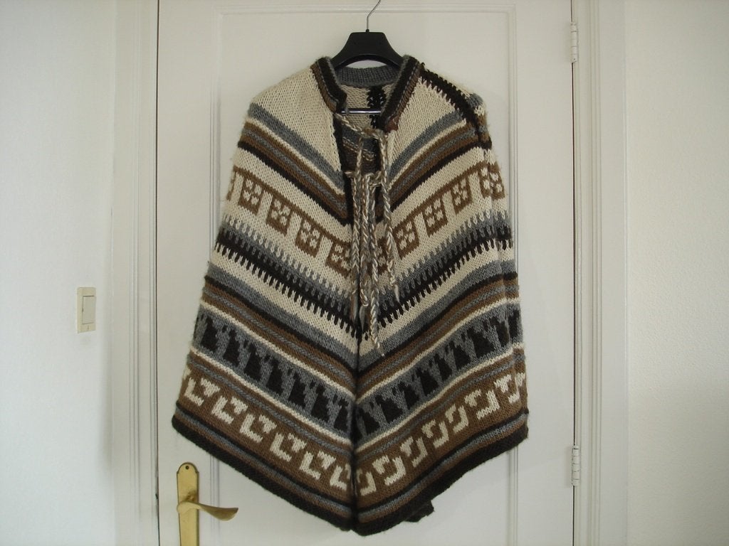 Poncho one size handgebreid  wol beige,bruin grijs, Kleding | Dames, Ophalen of Verzenden, Zo goed als nieuw, Maat 38/40 (M), Bruin