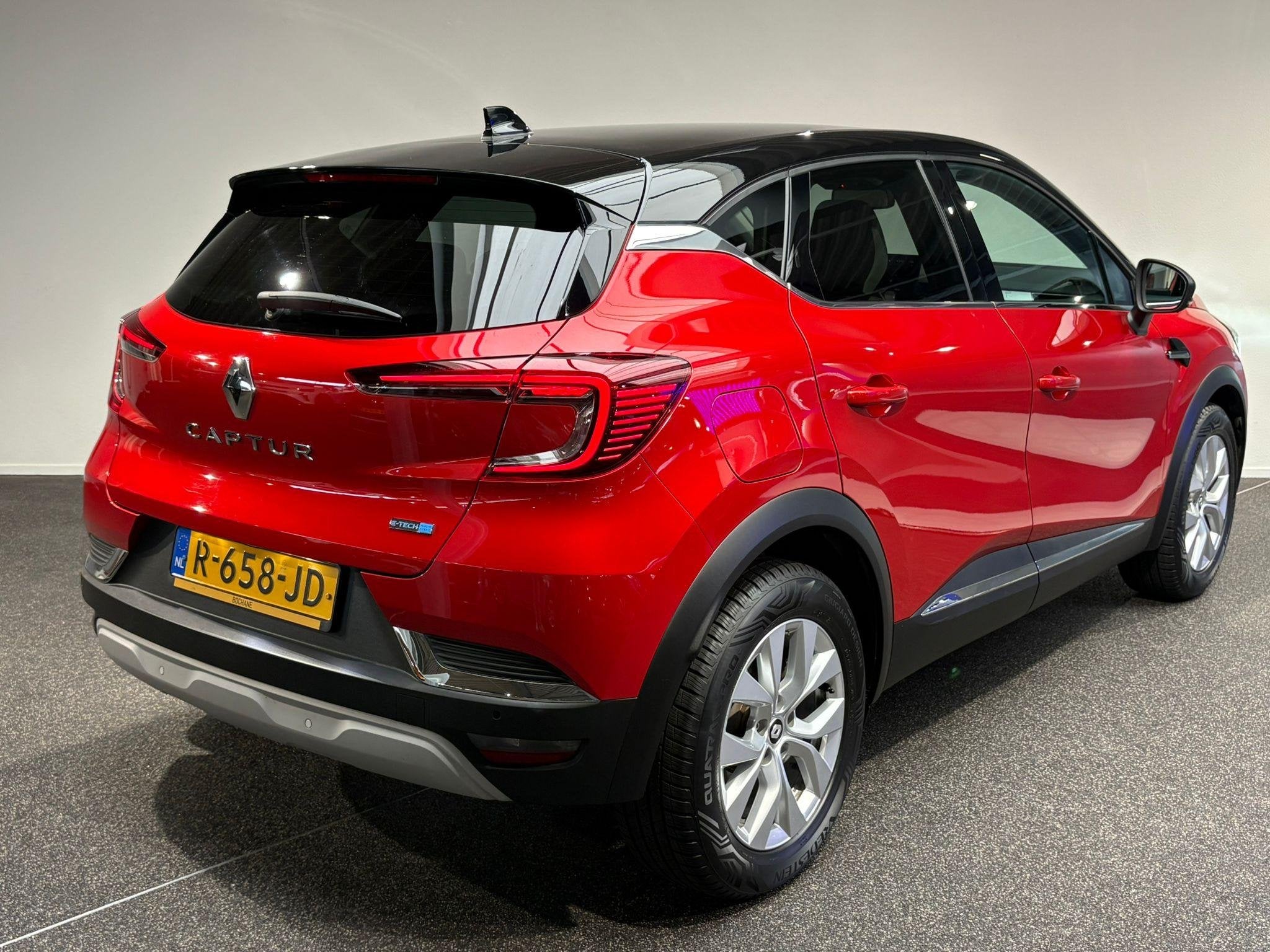 Renault Captur 1.6 E-Tech Plug-in Hybrid 160 Intens | Achter, Auto's, Renault, Gebruikt, Met garantie (alle), Leder en Stof, Parkeersensor