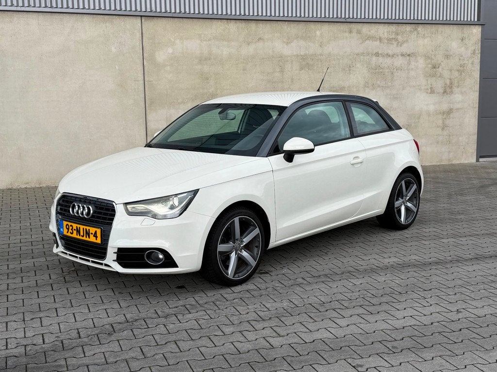 Audi A1 1.4 TFSI Ambition NAP+XENON+LED+CRUISE+AIRCO+NAVIGAT, Auto's, Audi, Voorwielaandrijving, Euro 5, Zwart, 4 stoelen