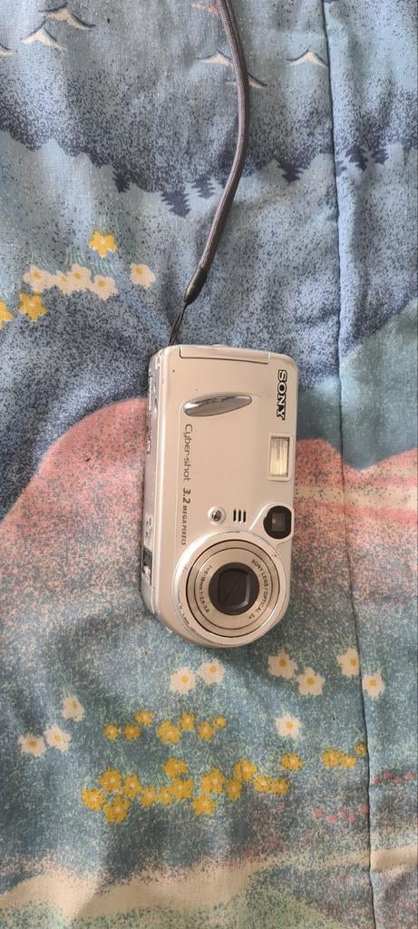 Sony P72 fotocamera met geheugen erbij, Ophalen of Verzenden, Zo goed als nieuw, 3 Megapixel, Sony