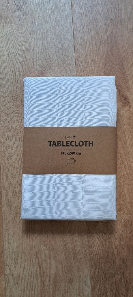 7x OLVON tafelkleed wit (140x240 cm), Ophalen of Verzenden, Zo goed als nieuw, Rechthoek, Binnen