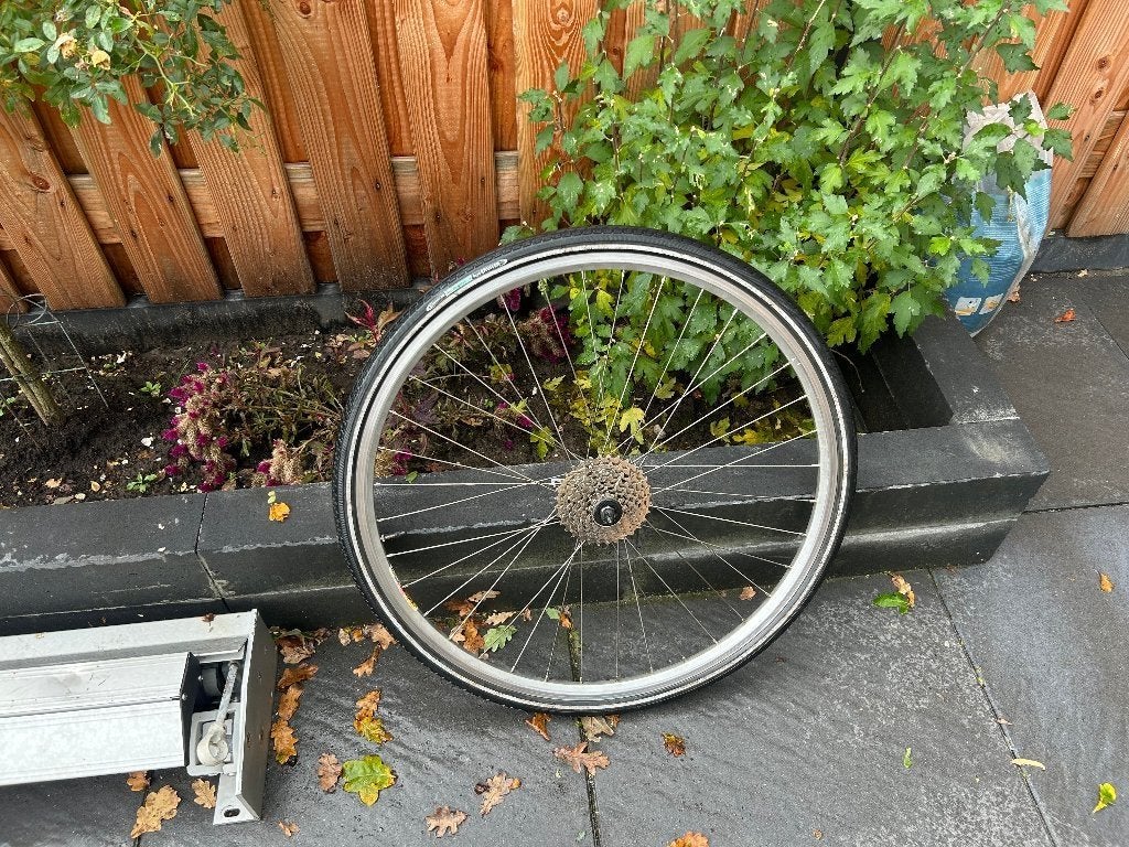 tk: Achterwiel 28 inch 8 cassette versnellingen velgrem, Wiel, Gebruikt, Ophalen of Verzenden, Shimano 8 cassette versnellingen