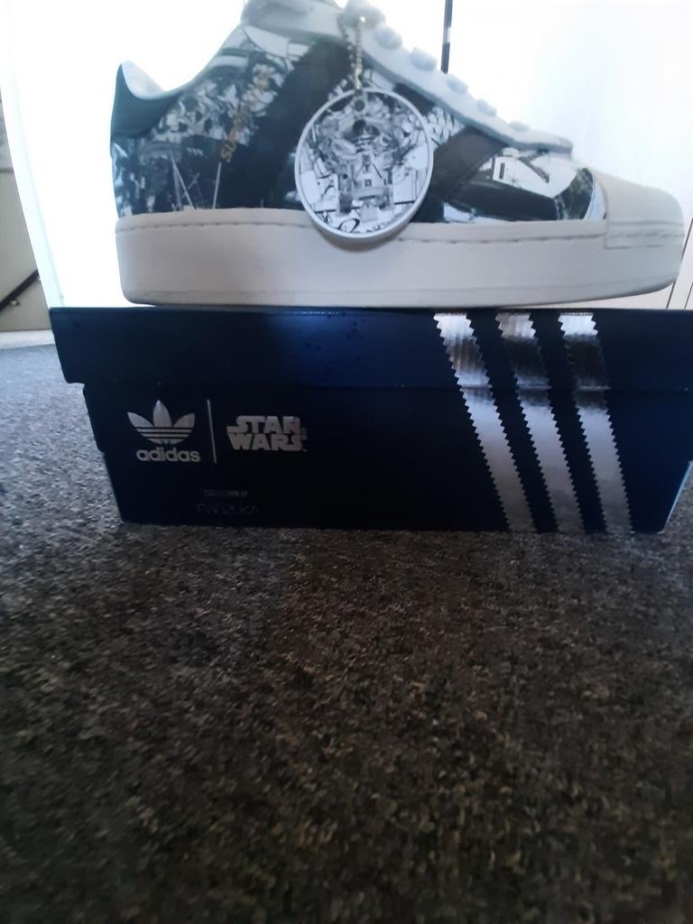 Wit zwart sneaker superstar starwars, Kleding | Heren, Schoenen, Ophalen of Verzenden, Zo goed als nieuw