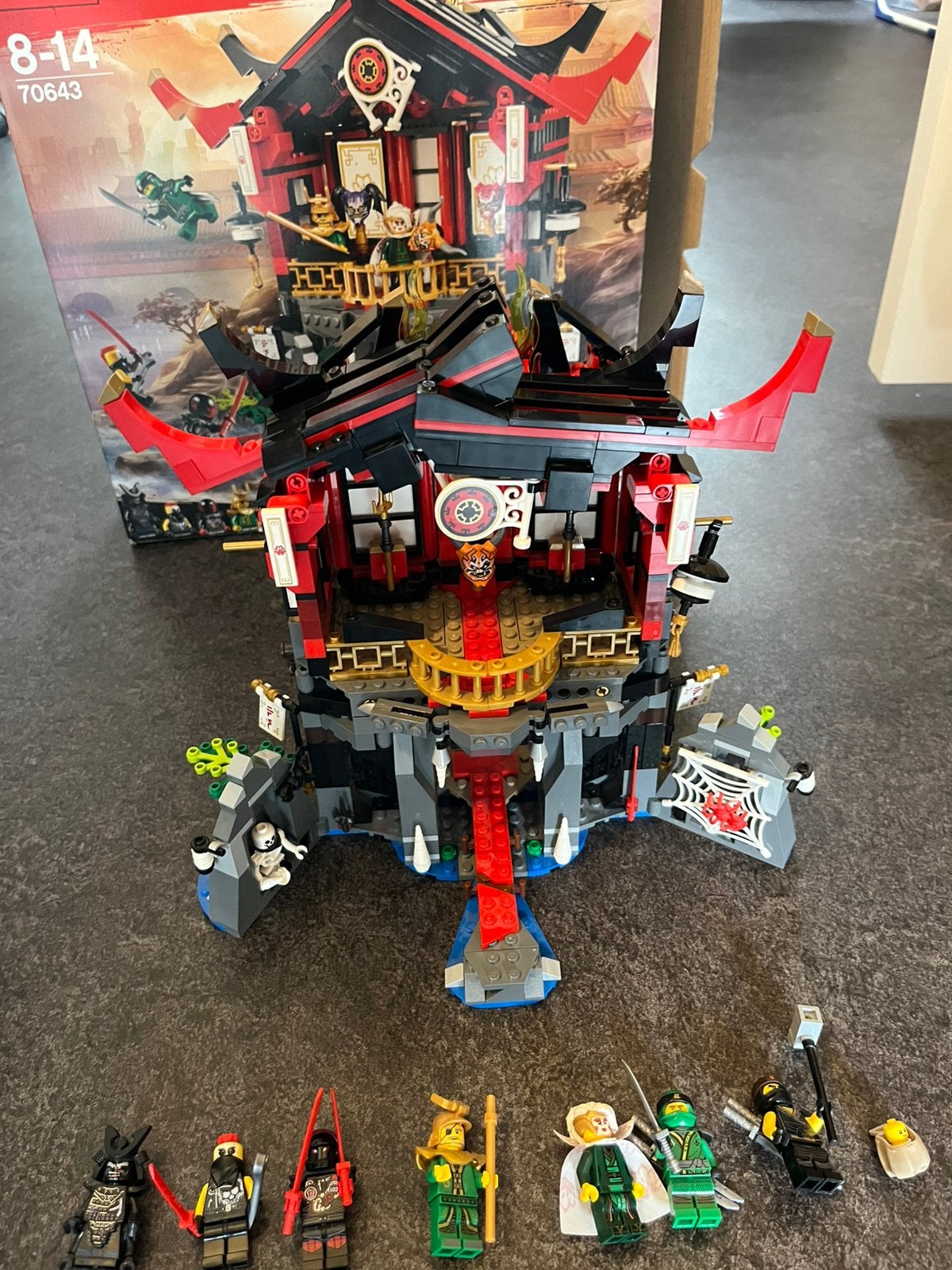 Lego Ninjago 70643 met doos en boekje helemaal compleet, Ophalen of Verzenden, Zo goed als nieuw