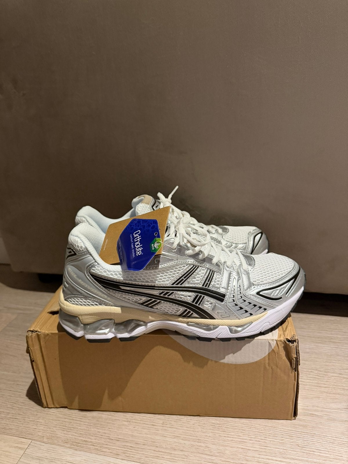 Asics gel kyano 14 cream white/Graphite/grey, Ophalen, Zo goed als nieuw, Wit