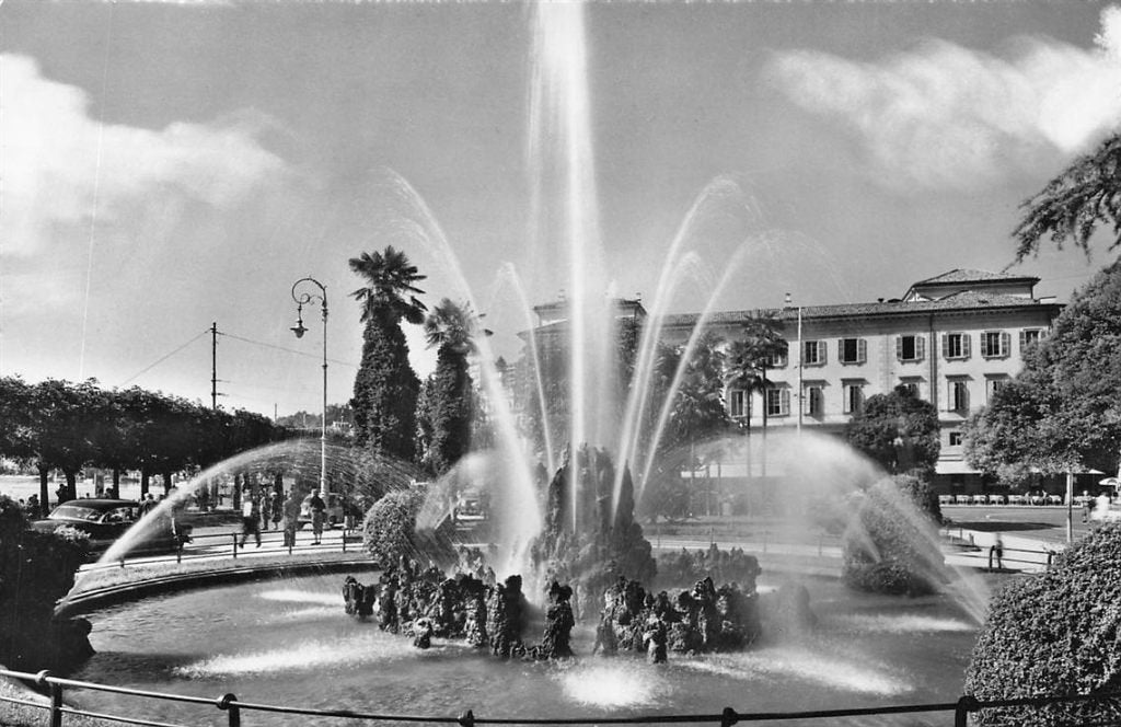 702-446-047 Lugano Fontana Piazza Manzoni, Verzenden, Voor 1920, Overig Europa