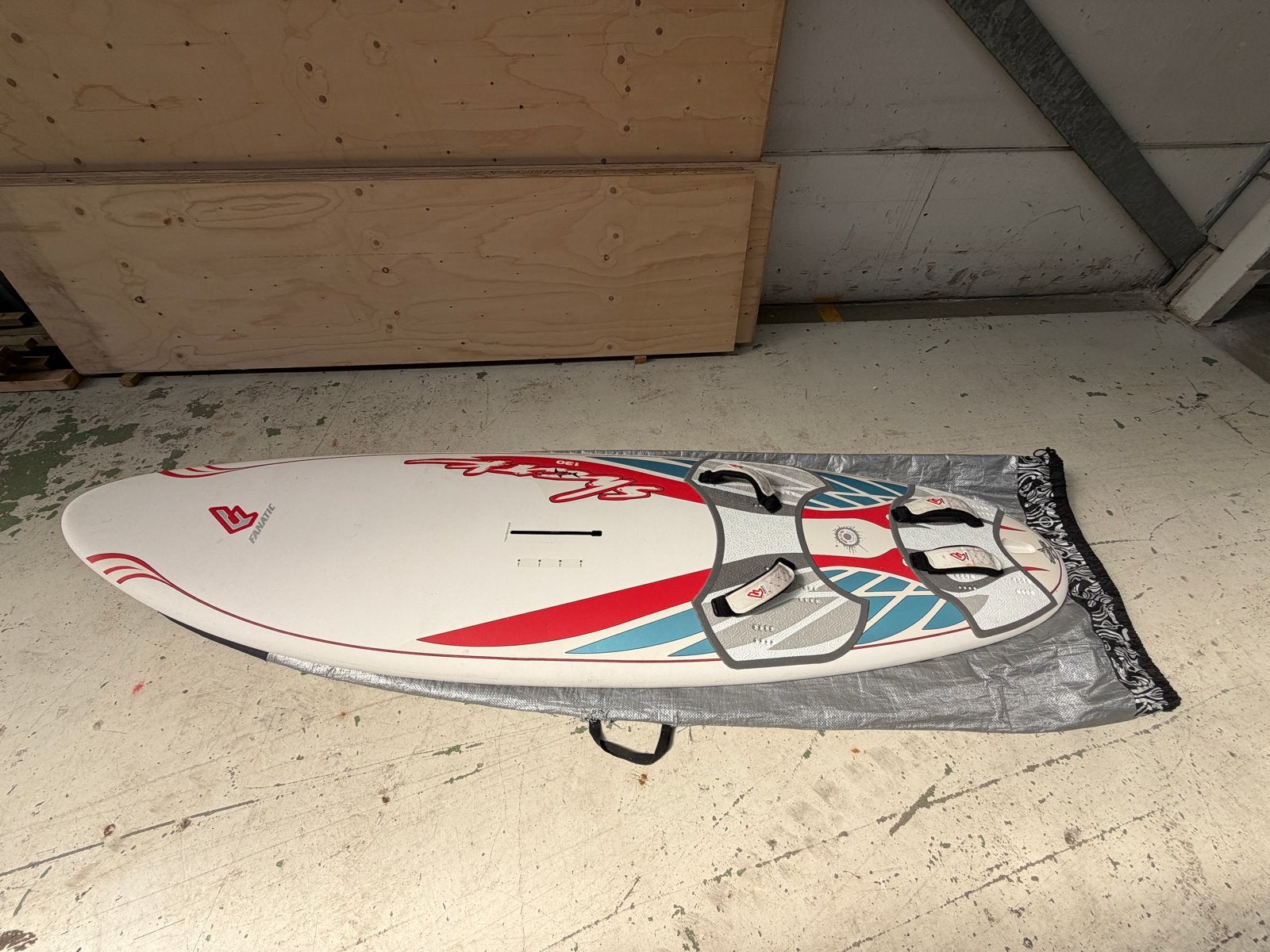 Fanatic board 130 liter met zeil 5.5 en North sails zeil 4.7, Watersport en Boten, Windsurfen, Ophalen, Met mast, 250 tot 300 cm