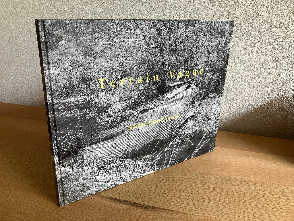 Hans Scholten Terrain Vague HC 1e uitgave 1999 (700 ex.), Beeldhouwkunst, Ophalen of Verzenden, Zo goed als nieuw, Hans Scholten