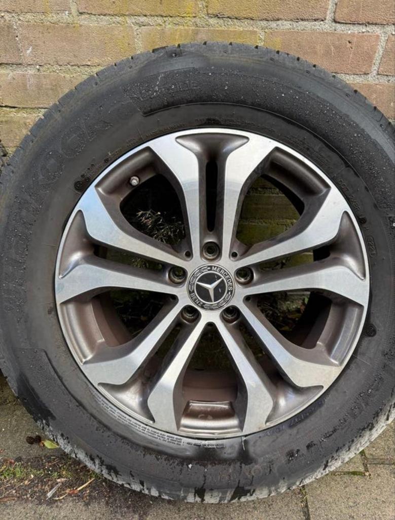 Set velgen met banden 235/65R17 voor Mercedes, Auto-onderdelen, Ophalen, Gebruikt, Banden en Velgen, 17 inch
