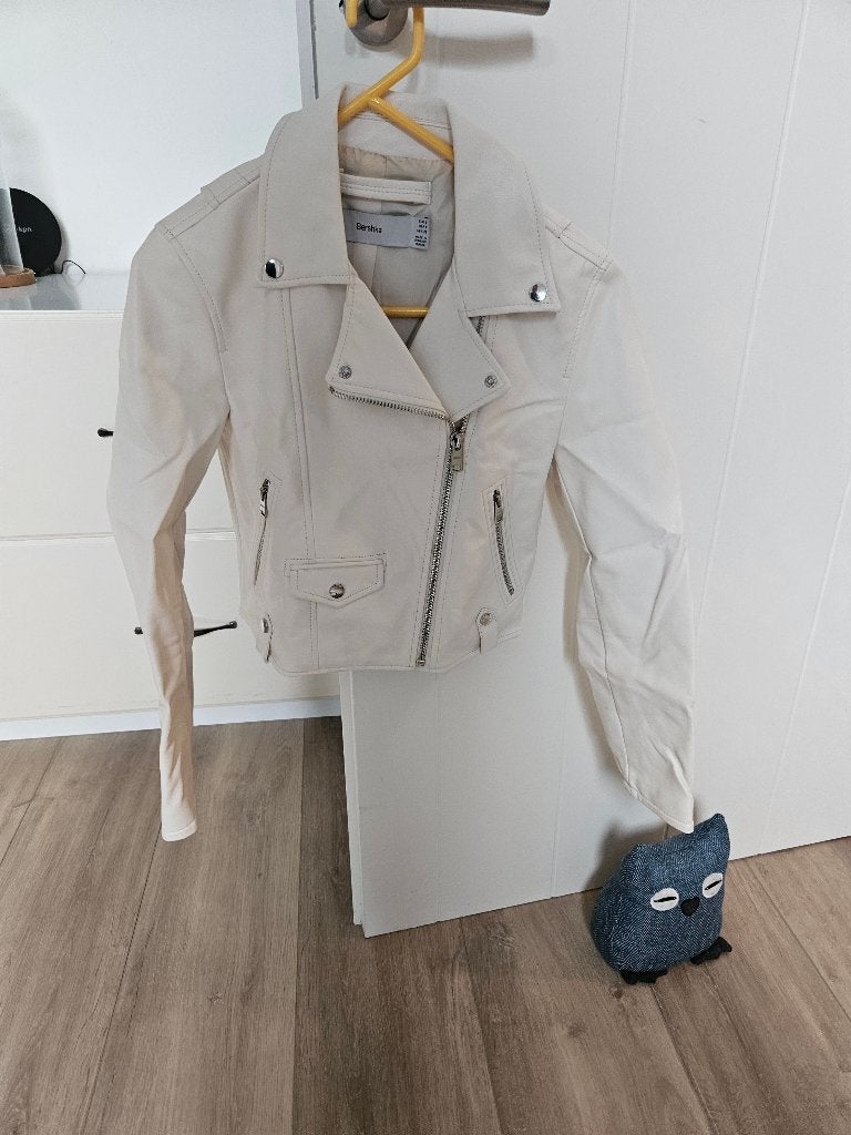 bershka imitatie leren jack xs, Kleding | Dames, Wit, Zo goed als nieuw, Jasje, Maat 34 (XS) of kleiner