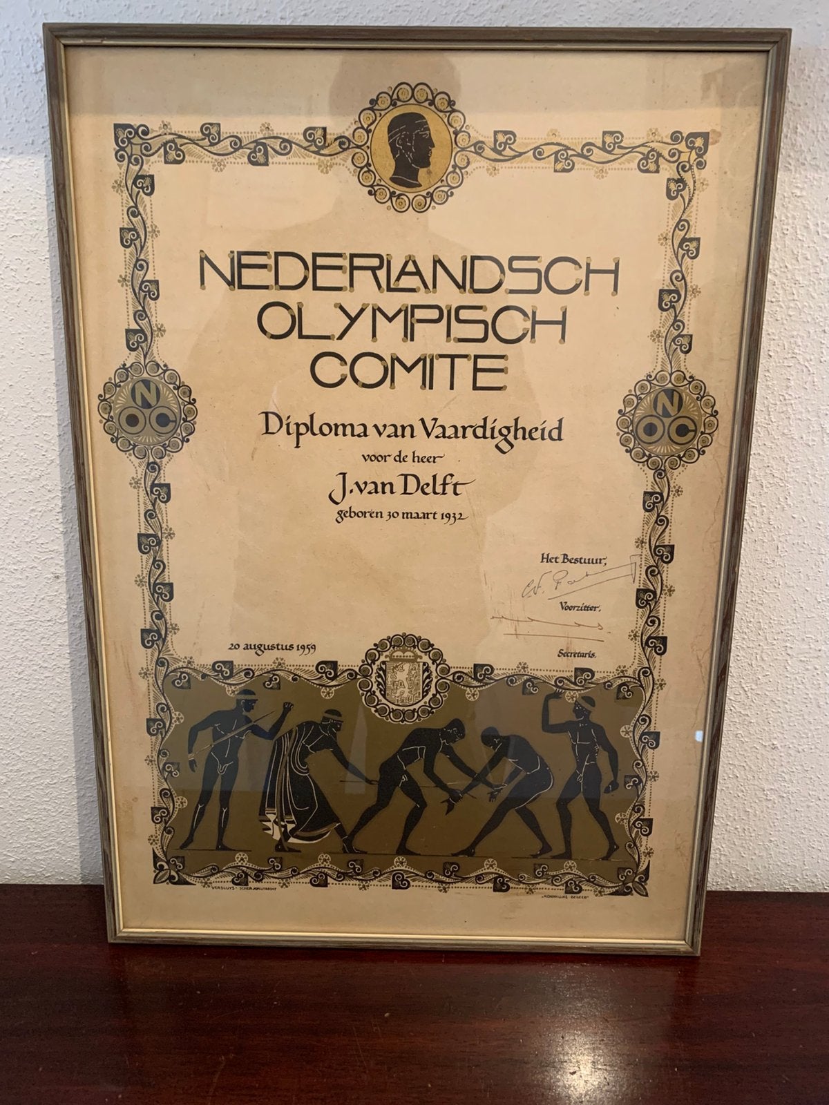 Olympisch comite 1959 poster ingelijst 56 hoog en 40 cm br, Ophalen of Verzenden, Zo goed als nieuw