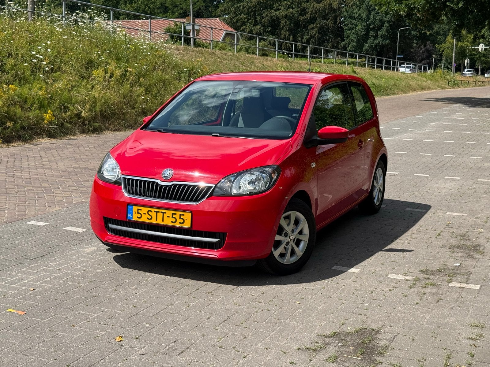 Skoda Citigo 1.0  44KW 2013 Rood, Auto's, Voorwielaandrijving, Stof, Zwart, 840 kg