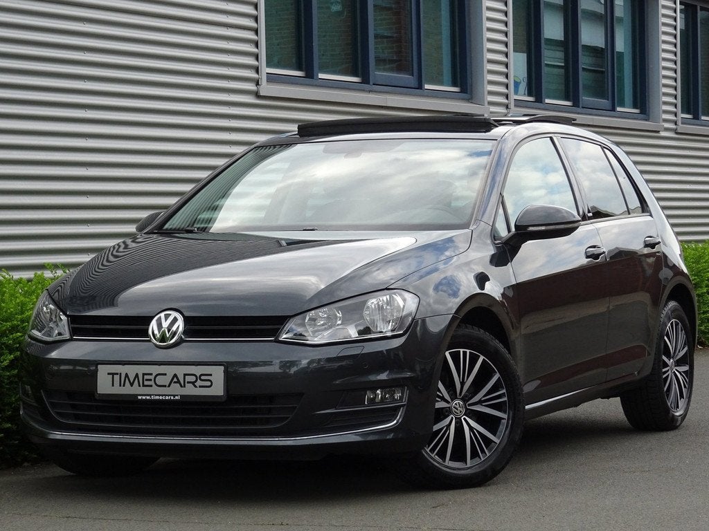 Volkswagen Golf 7 1.2 TSI 110 PK Allstar Panoramadak Navi, Auto's, Voorwielaandrijving, Gebruikt, Zwart, 4 cilinders
