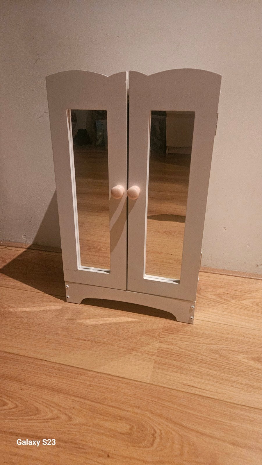 Houten poppenkledingkast met spiegeldeuren – wit, Ophalen of Verzenden, Gebruikt, Poppenhuis