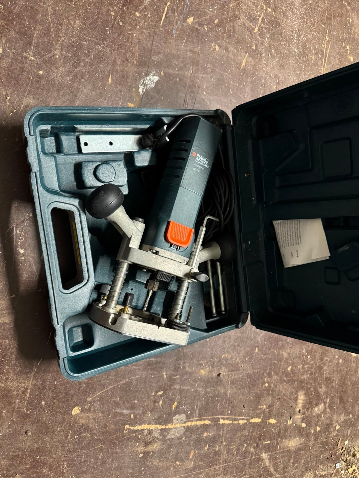 Black & Decker Bovenfrees KW800E 800W met koffer, Ophalen, Gebruikt, Elektrisch, Bovenfrees