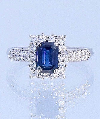 Witgouden Entourage Ring 0.60 carat Briljant & Blauw Saffier, Ophalen of Verzenden, Zo goed als nieuw, Info@kleenedelmetalen.nl
