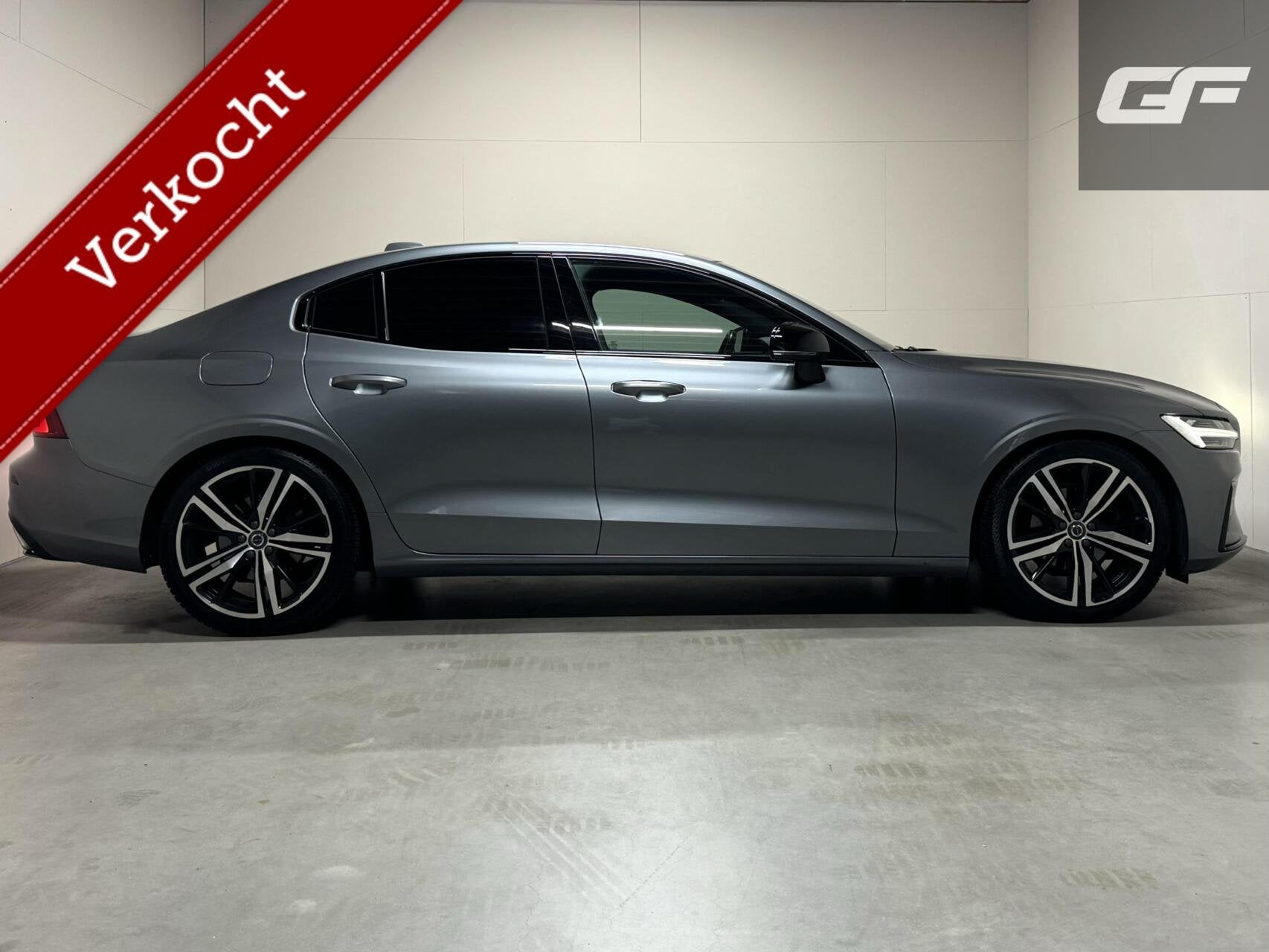 Volvo S60 2.0 T4 R-Design Autopilot Camera CarPlay Trekh. NA, Auto's, Dealer onderhouden, 15 km/l, Origineel Nederlands, Bedrijf