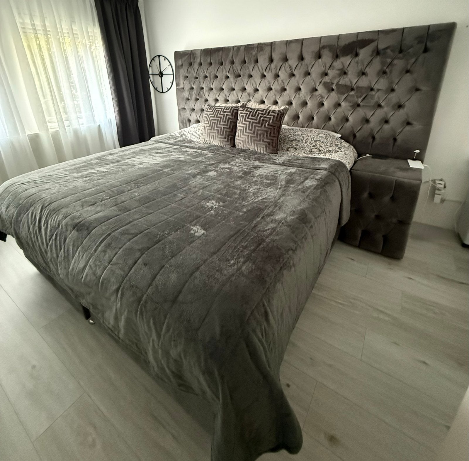 Luxe Tweepersoons Boxspring met Hoofdbord en Nachtkastjes, Ophalen, Tweepersoons, Zo goed als nieuw, 180 cm