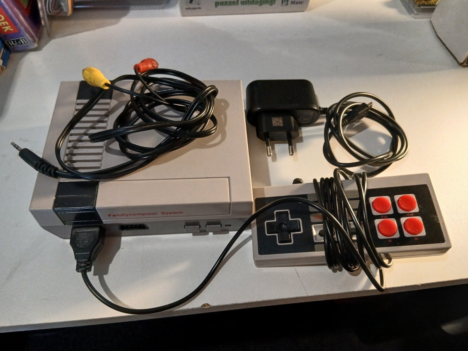 Retro Gaming Console - Family Computer System, Spelcomputers en Games, Spelcomputers | Overige, Ophalen of Verzenden, Overige merken