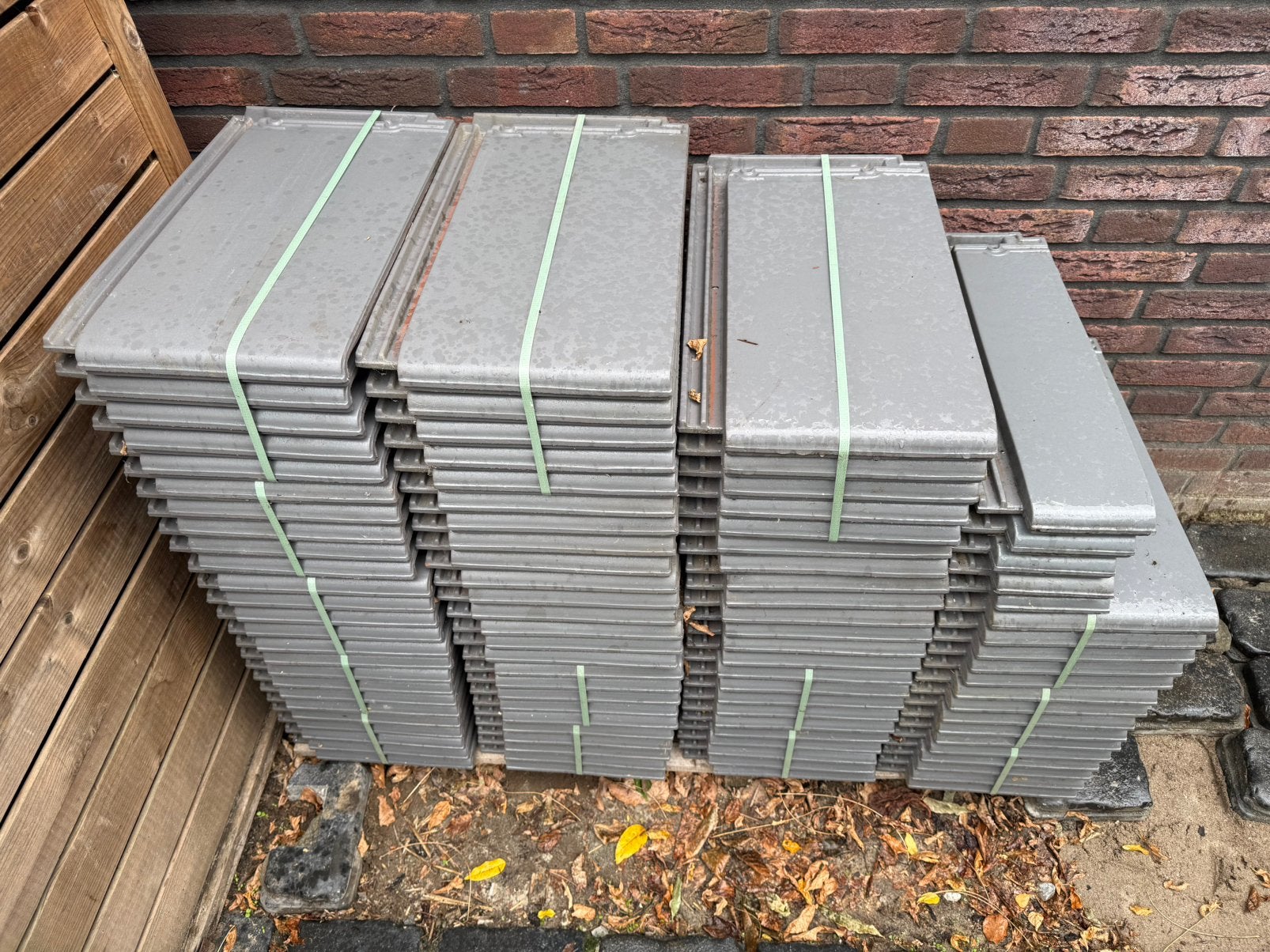 84 Lichtgrijze Braas dakpannen 7-8 m2, Ophalen, 5 tot 10 m², Zo goed als nieuw, Dakpannen