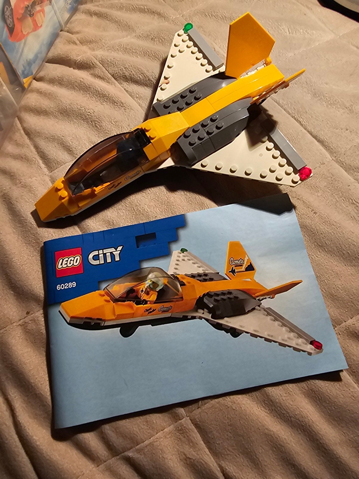 lego city 60289 truck en oplegger en vliegtuig