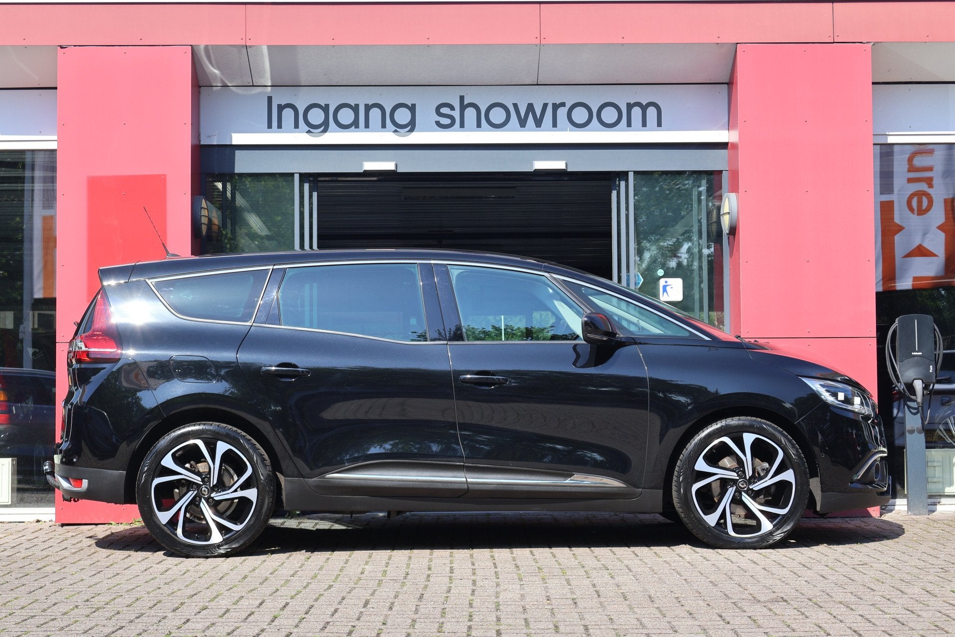 Renault Grand Scénic 1.3 TCe Bose | Automaat | 7-persoons |, 4 cilinders, Zwart, 1330 cc, Bedrijf