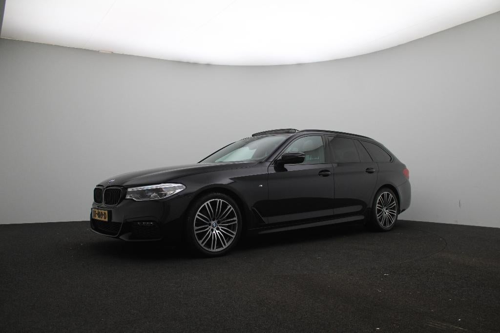 BMW 5-Serie Touring 520i Autom. High Executive M-Sport, 1998 cc, Achterwielaandrijving, 1610 kg, 4 cilinders