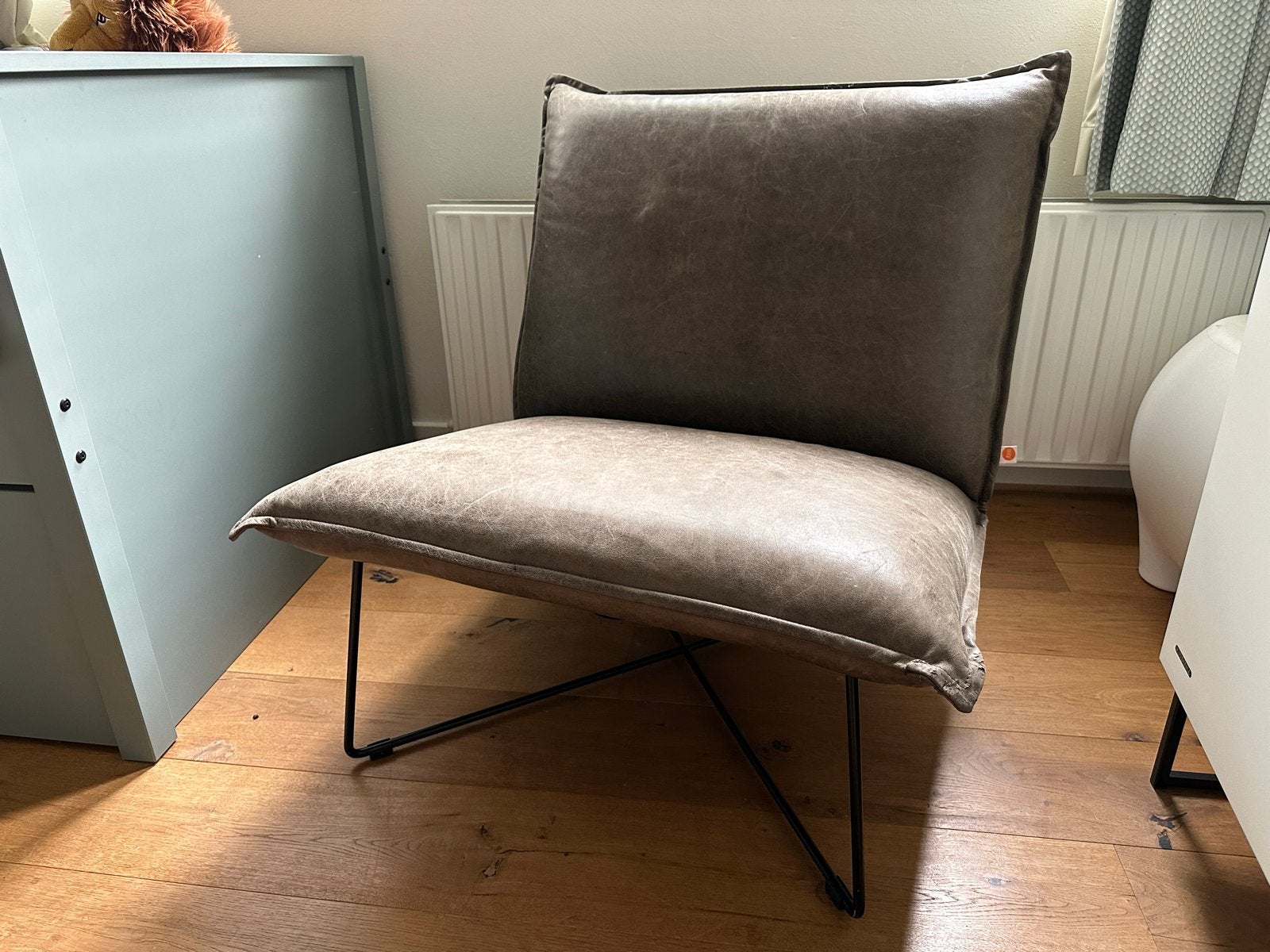 Jess Design Earl fauteuil taupe leer met metalen frame, Ophalen, Gebruikt, Overige kleuren, Leer