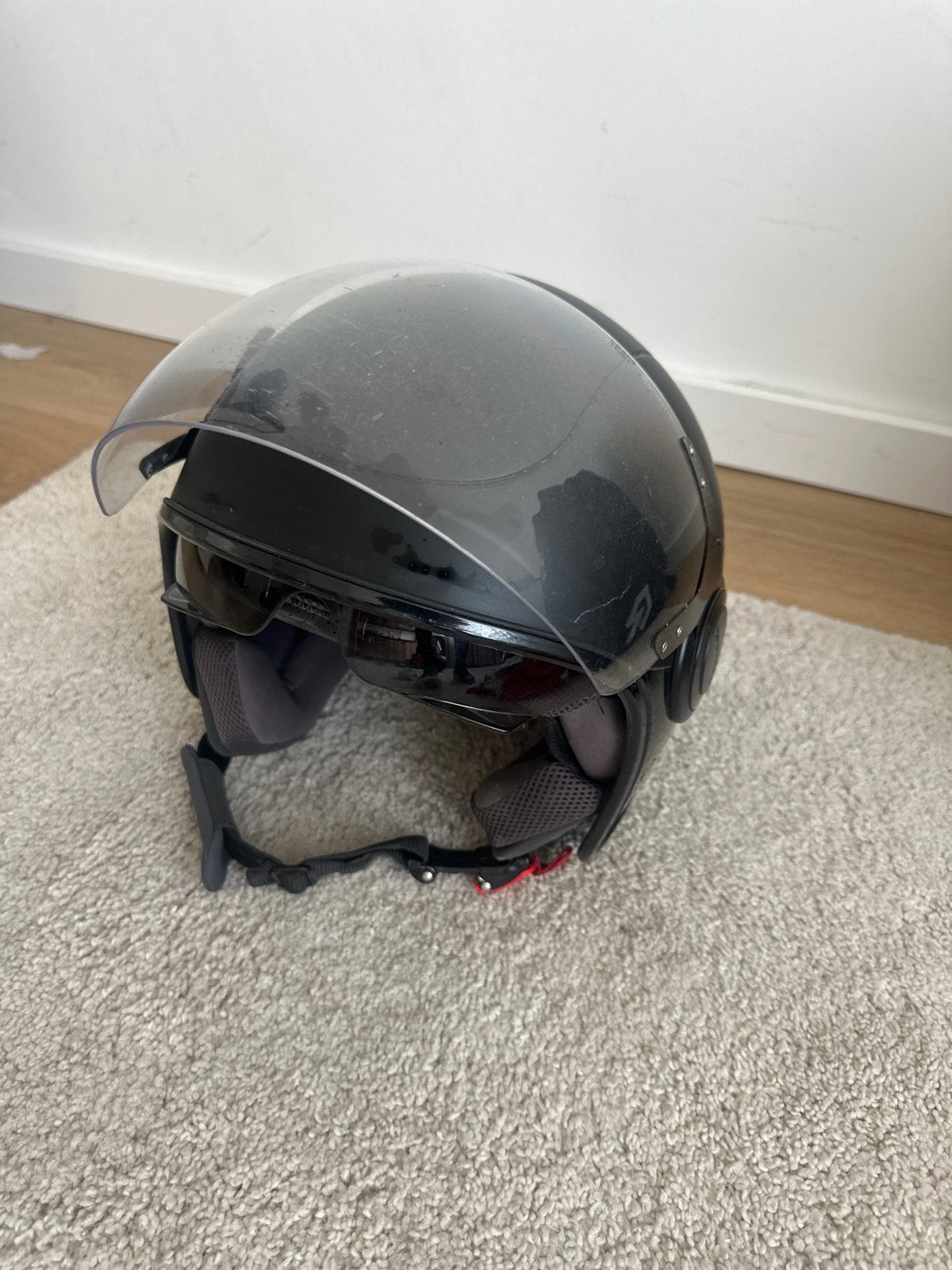 Zwarte scooterhelm met vizier - Maat M, Fietsen en Brommers, Brommerhelmen, Ophalen, Vespa, Gebruikt, Vespa