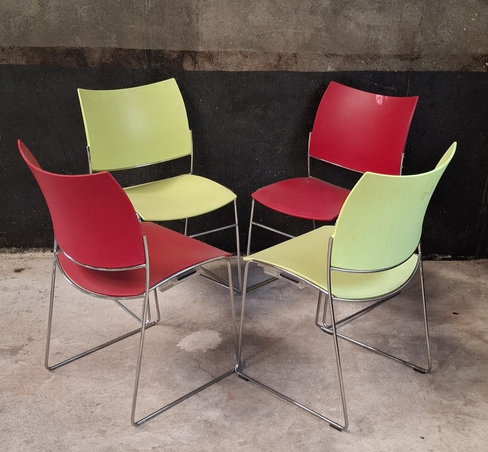 84 x Casala curvy buisframe stoelen kantine vergaderstoelen, Ophalen of Verzenden, Zo goed als nieuw, Kunststof, Vijf, Zes of meer stoelen