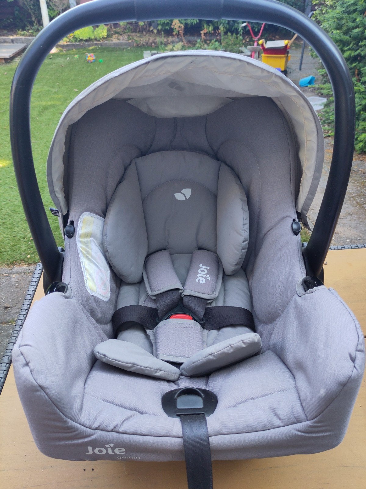 Maxicosi Joie Gemma grijs, Autogordel of Isofix, Zo goed als nieuw, 0 t/m 13 kg, Ophalen