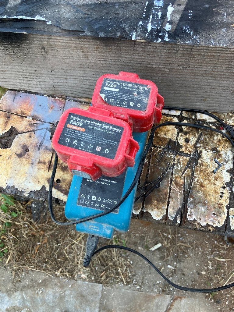 Makita accu's en lader, Ophalen of Verzenden, Zo goed als nieuw, Boor- en Schroefmachine, Variabele snelheid