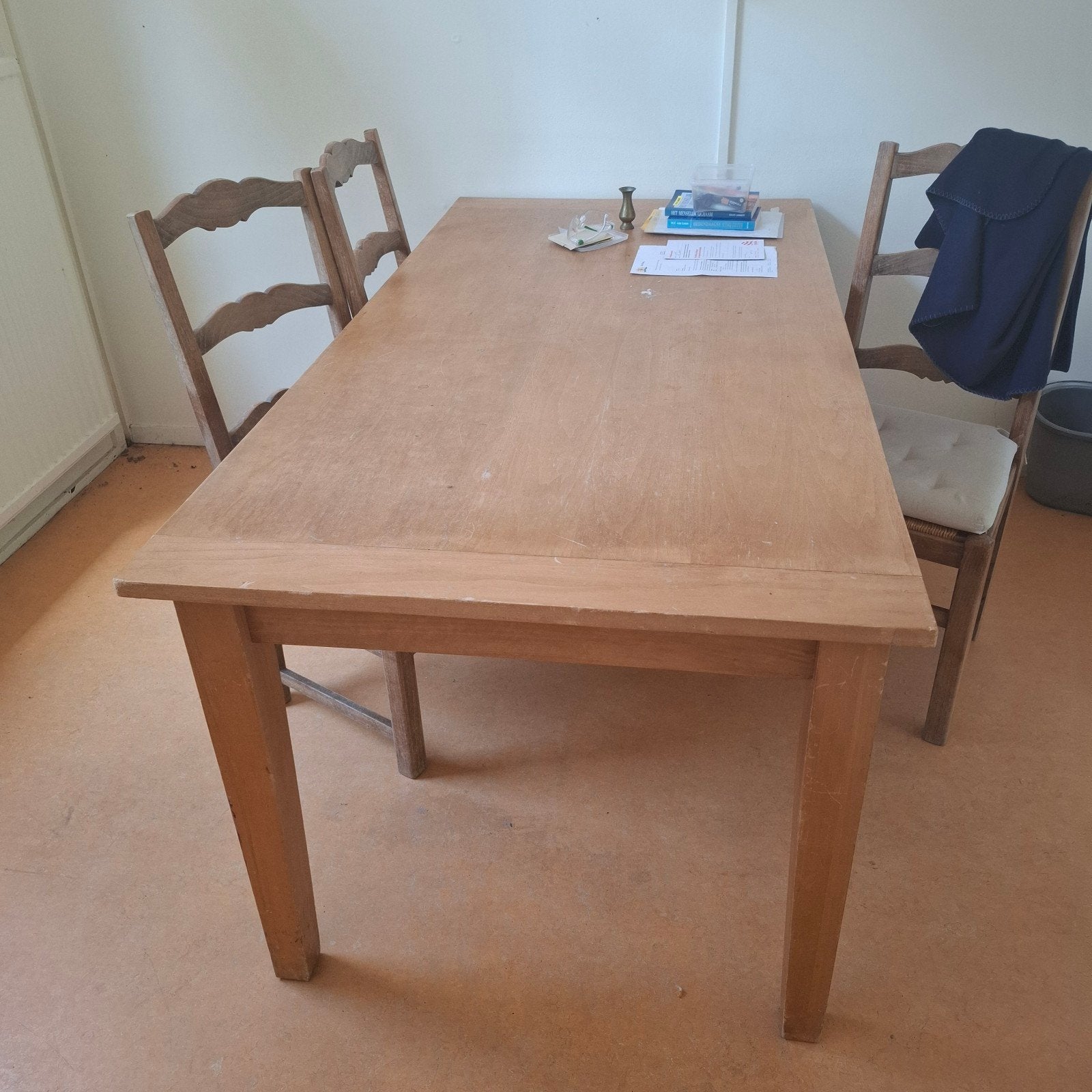 Houten eettafel 170 x 190 cm, Huis en Inrichting, Tafels | Eettafels, Ophalen, Gebruikt, 150 tot 200 cm, Vijf personen of meer