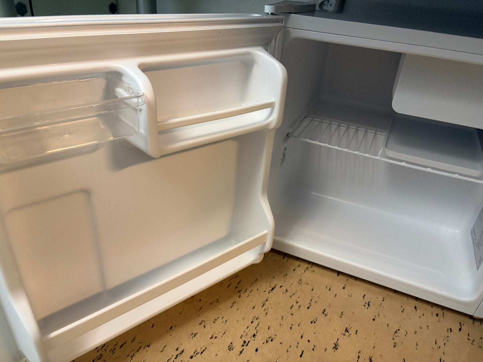 Ikea Tillreda mini fridge, Ophalen, Minder dan 85 cm, Met vriesvak, Minder dan 75 liter