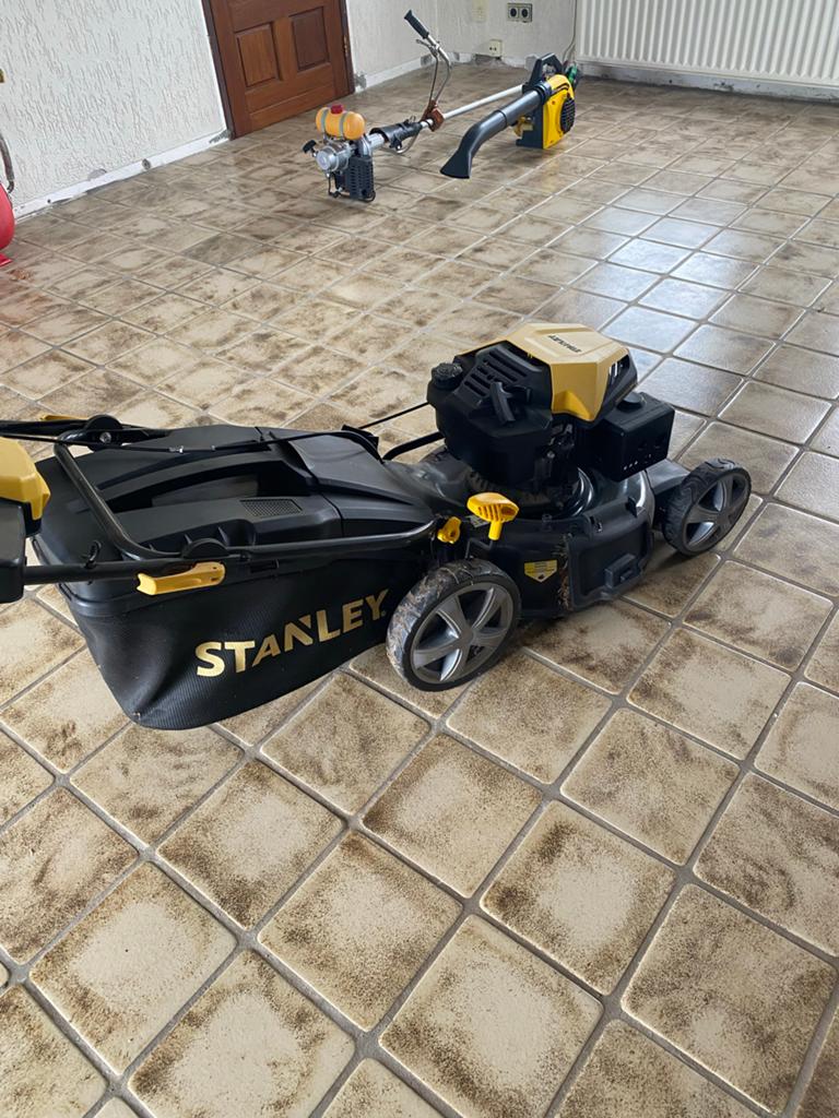 Stanley Benzine Grasmaaier met Opvangzak, Tuin en Terras, Cirkelmaaier, Ophalen of Verzenden, Zo goed als nieuw, 40 t/m 49 cm