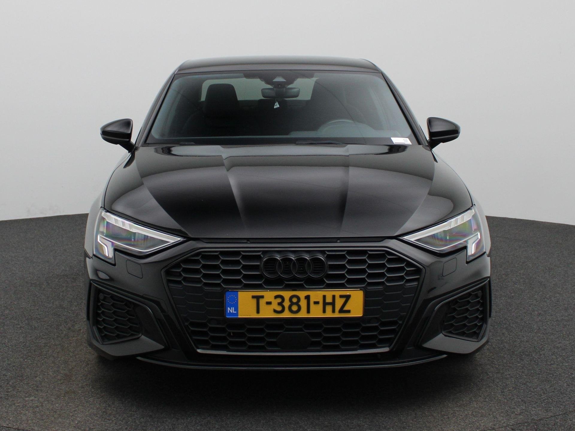 Audi A3 Limousine 30 TFSI S edition | NAVIGATIE | DIGITAAL D, Auto's, 12 maanden, Gebruikt, Leder en Stof, Zwart