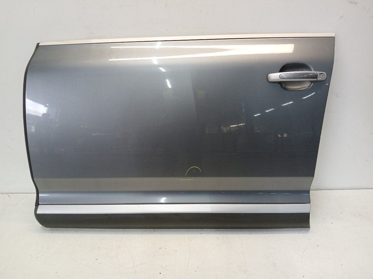 Portier links voor Porsche Cayenne, Onderdelen@venauto.nl, Van der Ven Autorecycling B.V., Gebruikt, Ettenseweg 76, 4706 PB Roosendaal, The Netherlands