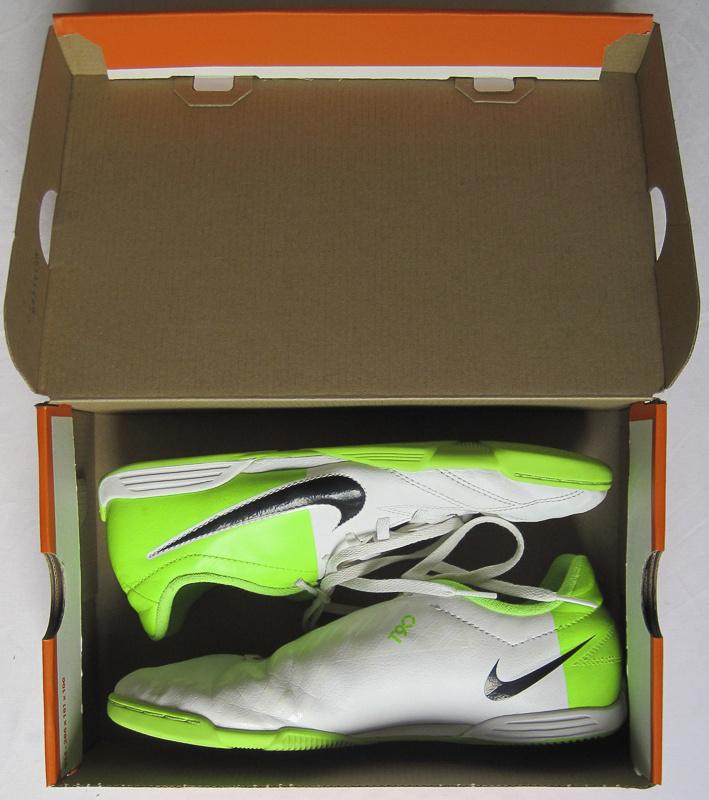 Nike sportschoenen maat 38,5 + doos Type JR T90 Exacto IV IC, Kinderen en Baby's, Kinderkleding | Schoenen en Sokken, Ophalen