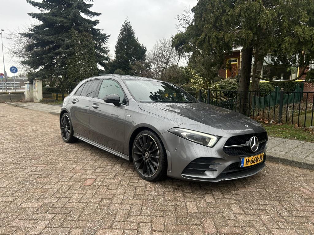 Mercedes-Benz A-Klasse 220 Edition AMG PANO KEYLESS CAMERA, Auto's, Mercedes-Benz, Gebruikt, Euro 6, Bedrijf, 1600 kg