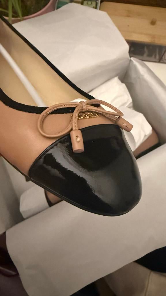 Prada Ballerina's - Maat 39,5 - Zo goed als nieuw, Ophalen of Verzenden, Zo goed als nieuw, Ballerina's