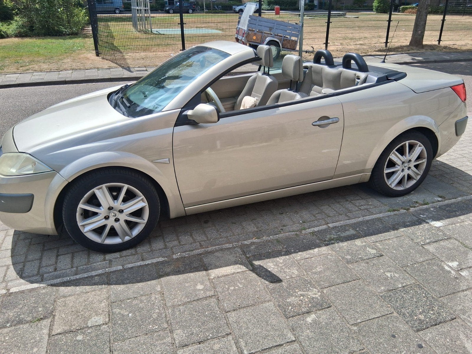 Renault Mégane 2.0 16V met leren bekleding  Cabrio privilege, Voorwielaandrijving, 1998 cc, 4 cilinders, Cabriolet