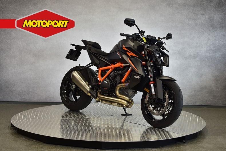 KTM 1390 SUPER DUKE R (bj 2024), Motoren, KTM Sportmotorcycle GMBH, Bedrijf, Stallhofnerstrasse 3
5230  Mattighofen, AT, Wessel.Peters@ktm.com