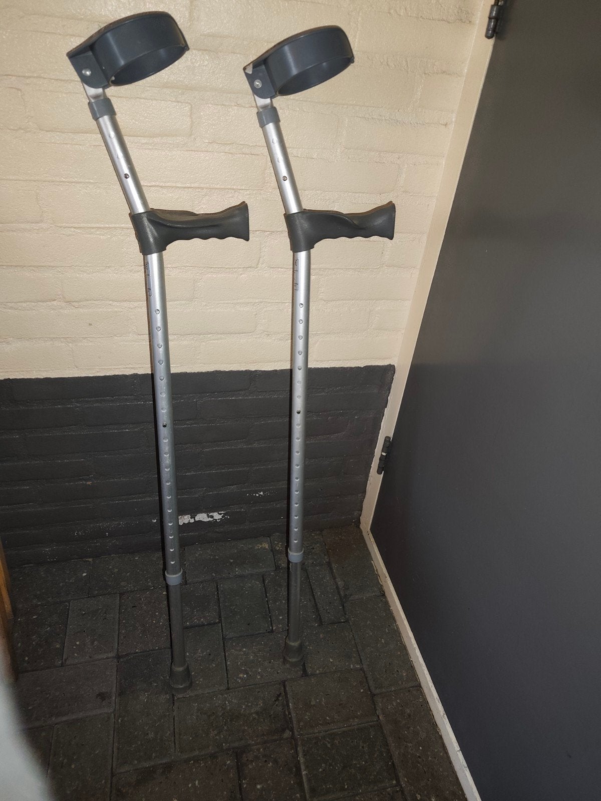 Stevige Elleboogkrukken / Krukken (Model SK125A – Max. 160 k, Diversen, Ophalen, In hoogte verstelbaar