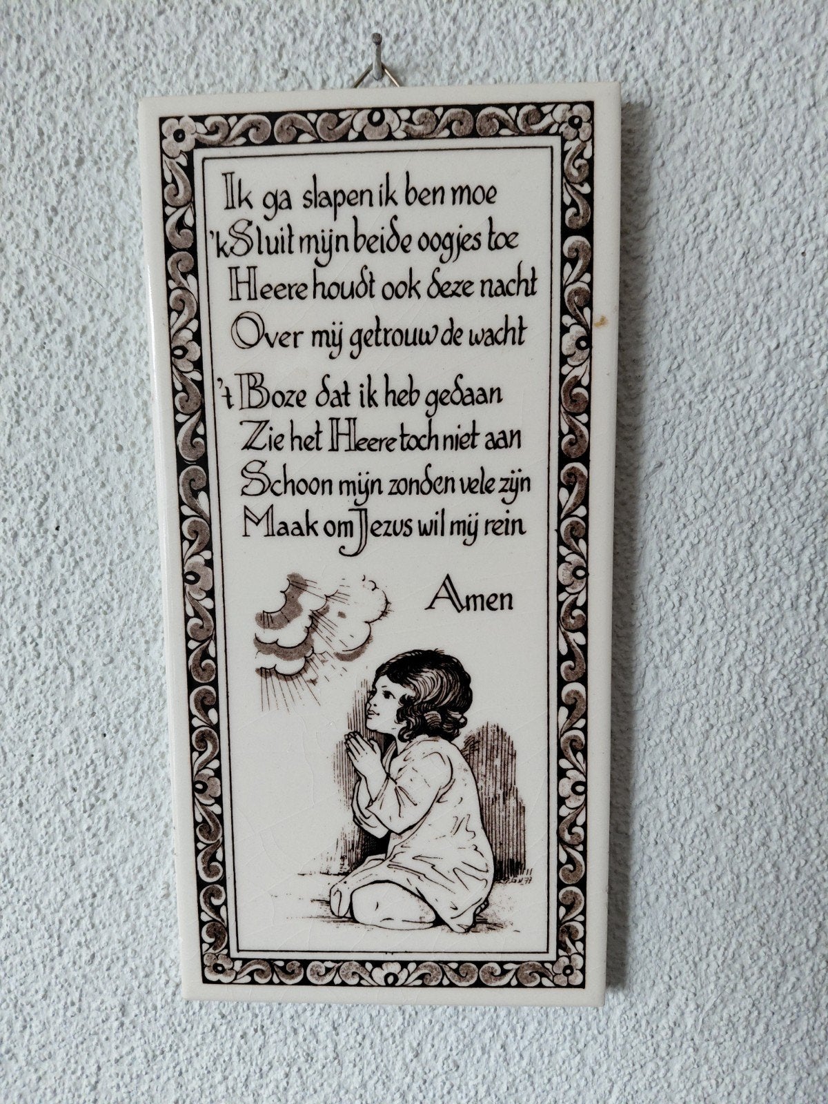 tegel met religieuze tekst van Royal Mosa Holland, Met ophangmogelijkheid, 9 cm, Ophalen of Verzenden, Zo goed als nieuw