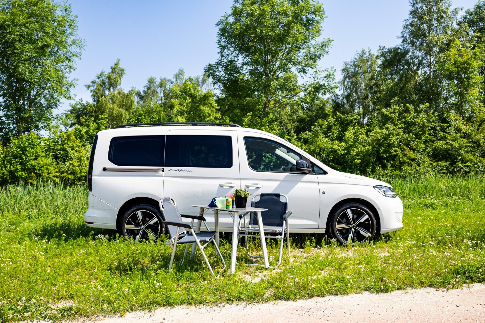 Volkswagen Caddy Maxi 1.5 TSI 115pk DSG California Mini Camp, Auto's, Volkswagen, 1556 kg, Stof, 116 pk, Wit