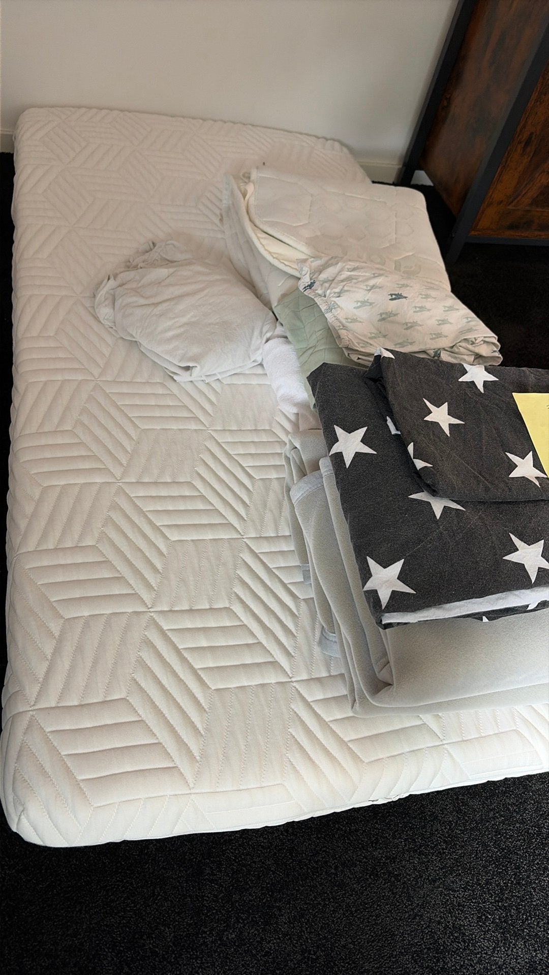 Matras 90x140 met beddengoed en Velux dekbedden, Gebruikt, Beddengoedset, Katoen, Ophalen of Verzenden