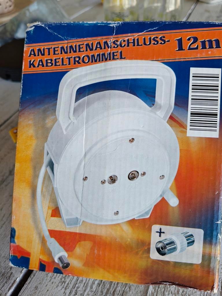Antennekabelhaspel 12m - Nieuw in doos, Audio, Tv en Foto, Audiokabels en Televisiekabels, Nieuw, Tv-kabel, 10 meter of meer, Ophalen of Verzenden
