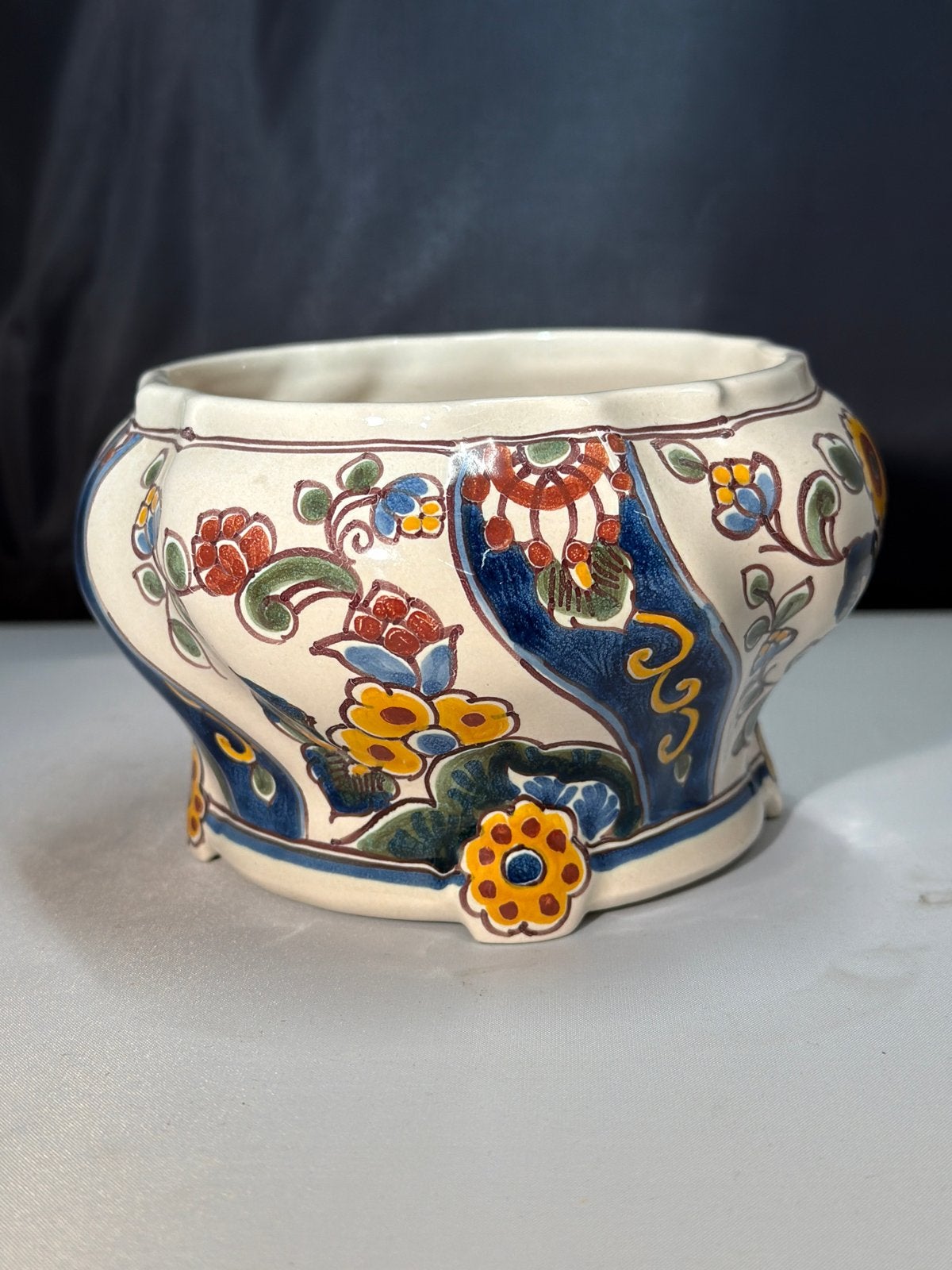 Prachtige Makkum aardewerk bloempot met kleurrijk decor, Antiek en Kunst, Antiek | Keramiek en Aardewerk, Ophalen of Verzenden